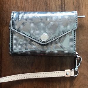 iPhone 5 Michael Kors wristlet